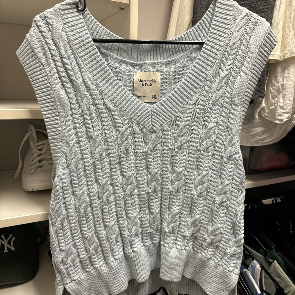 Abercrombie & Fitch Cable Knit Sweater Vest 💙